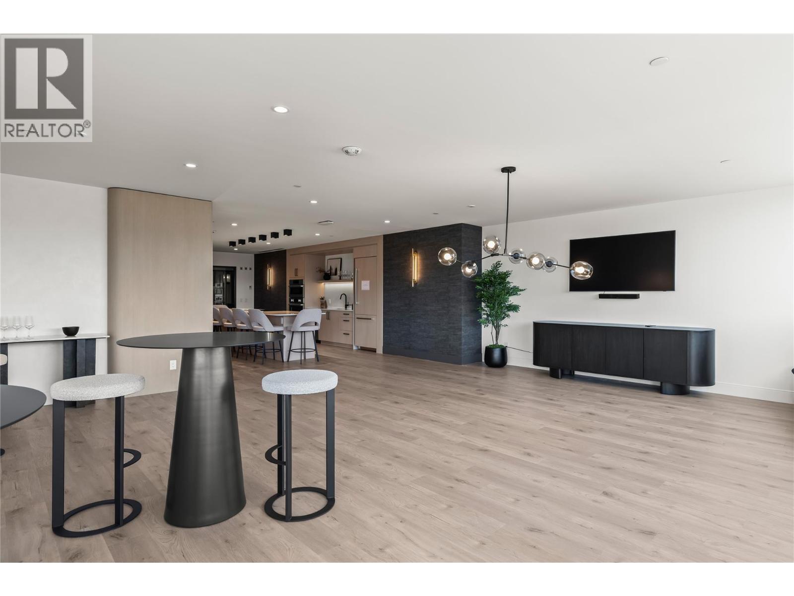 306 3340 Lakeshore Drive, Kelowna