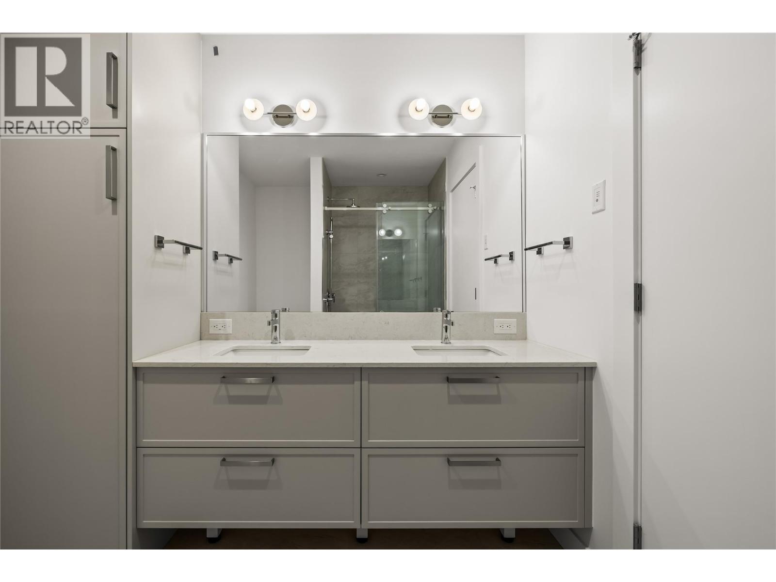 306 3340 Lakeshore Drive, Kelowna