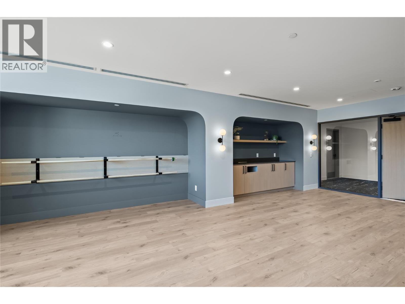 306 3340 Lakeshore Drive, Kelowna