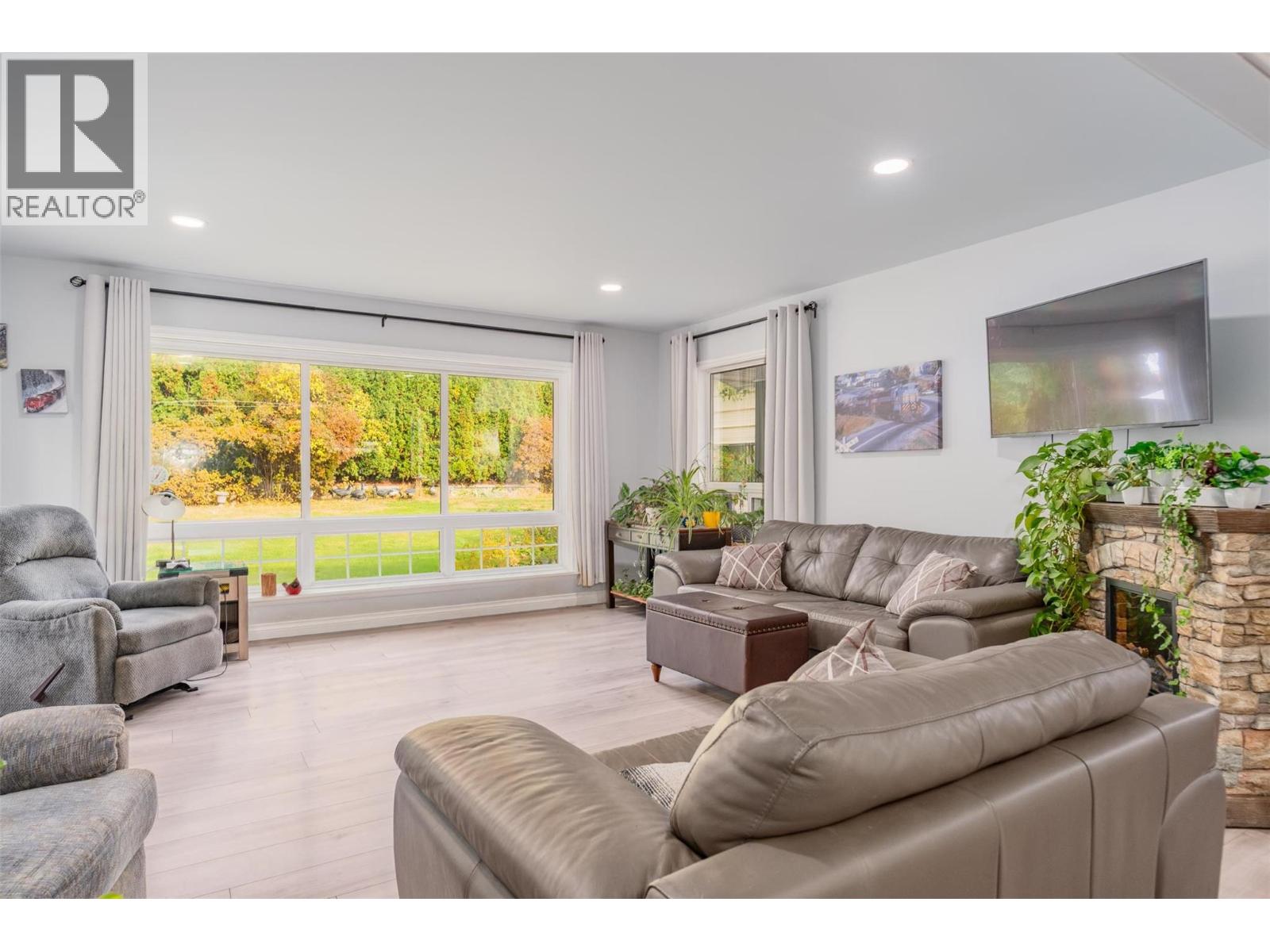 8329 Highway 3B, Trail