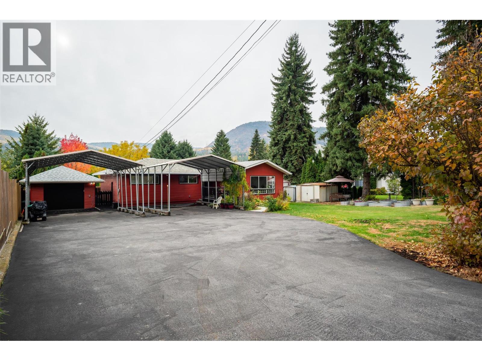 8329 Highway 3B, Trail