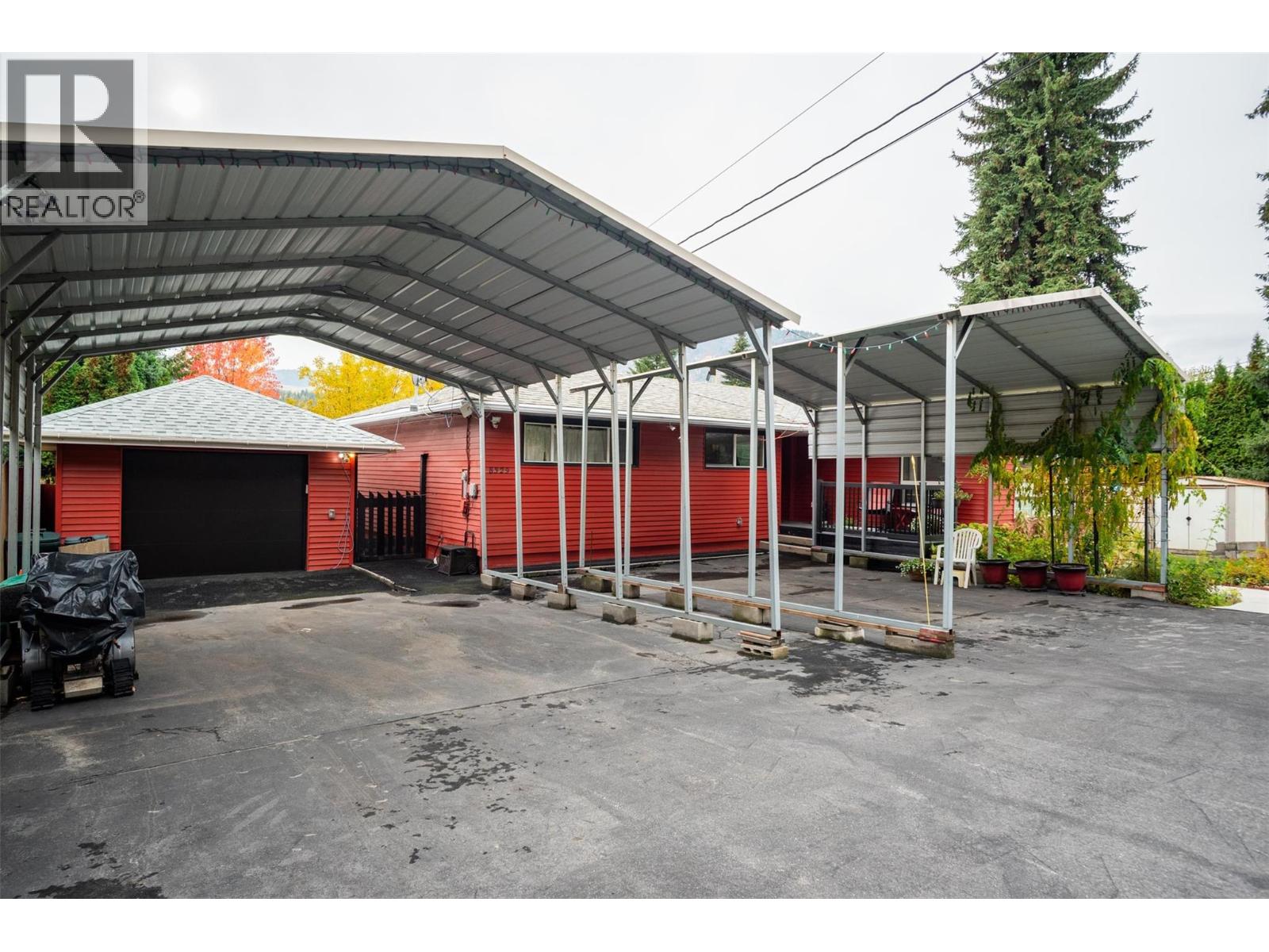 8329 Highway 3B, Trail