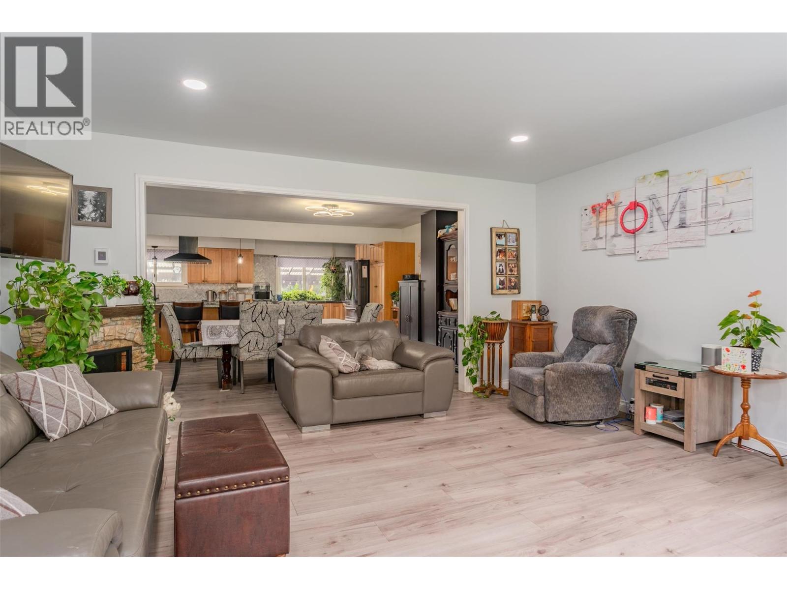 8329 Highway 3B, Trail