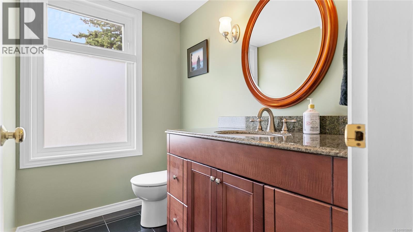  2059 Saltair Place, Saanich