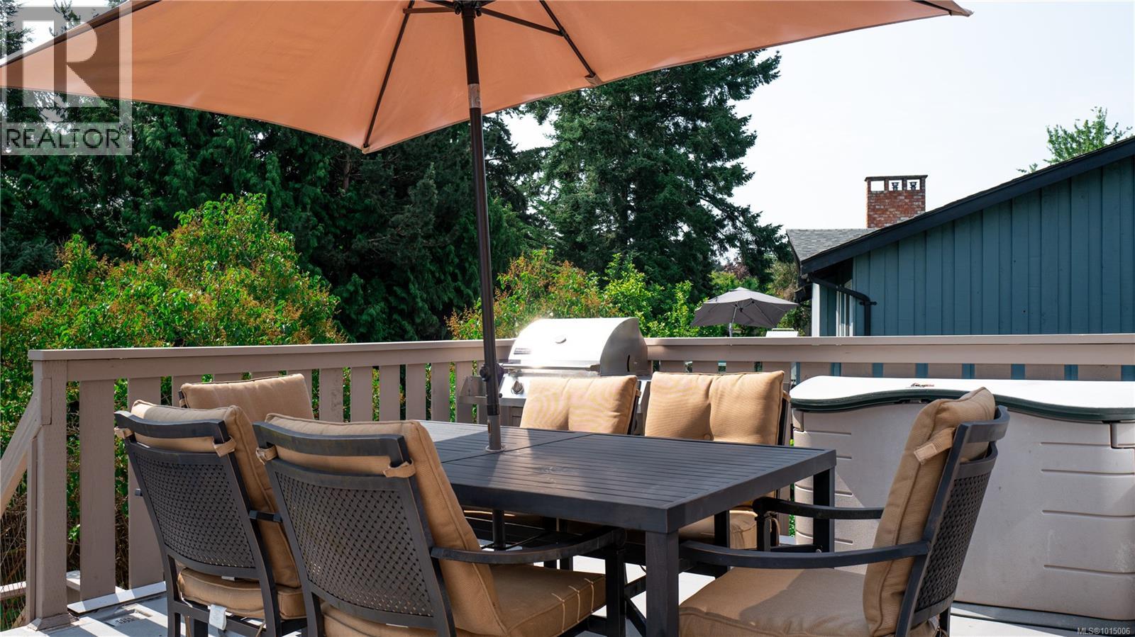  2059 Saltair Place, Saanich