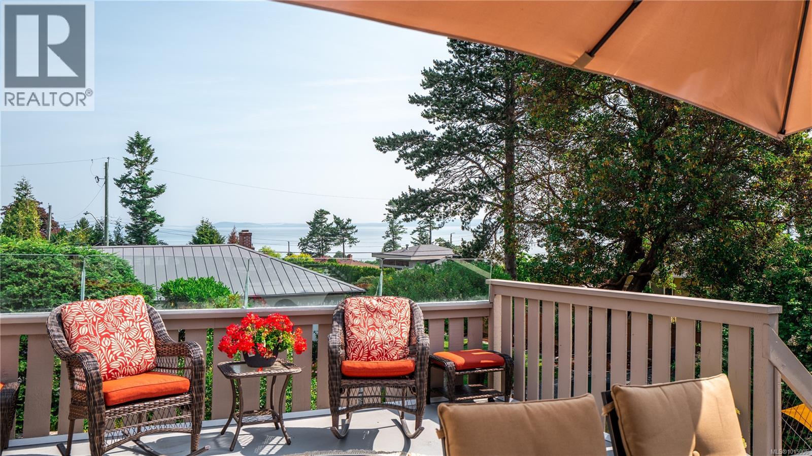  2059 Saltair Place, Saanich