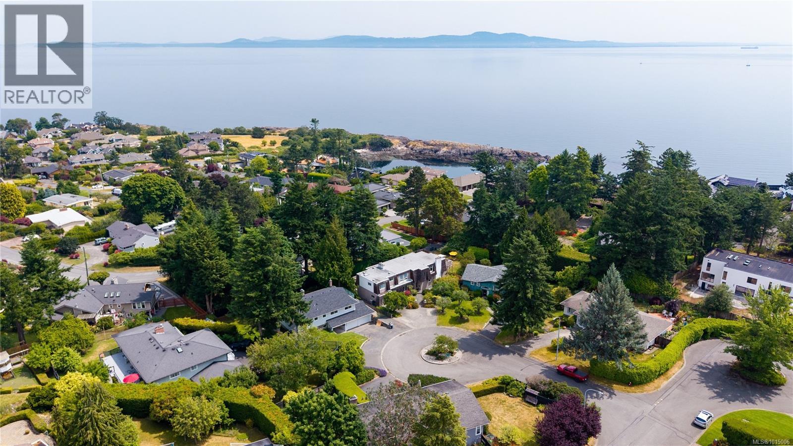  2059 Saltair Place, Saanich