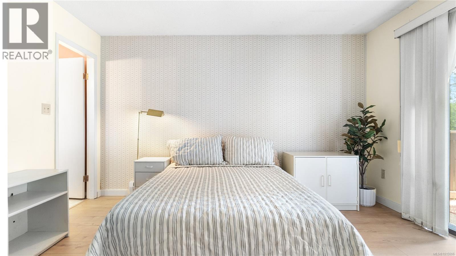  2059 Saltair Place, Saanich