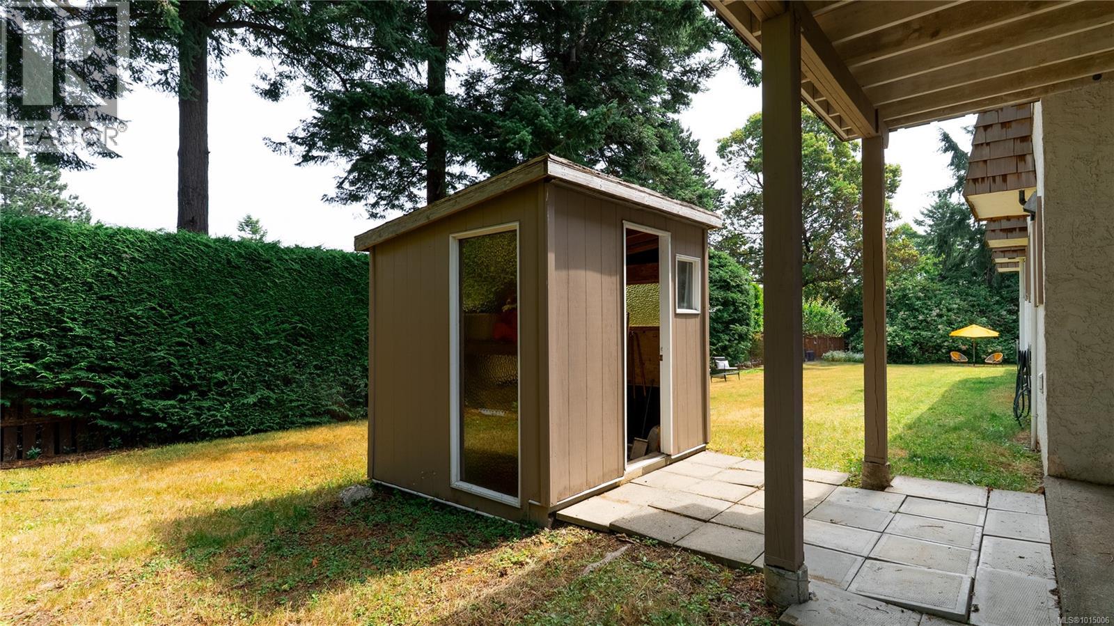  2059 Saltair Place, Saanich