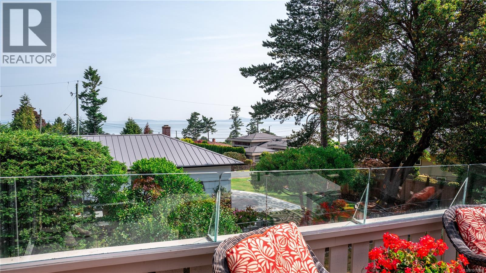  2059 Saltair Place, Saanich