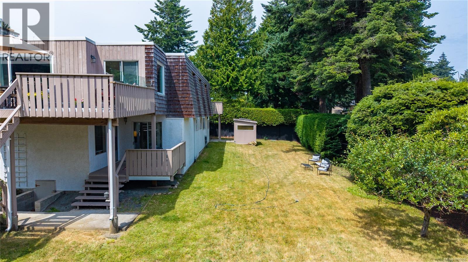  2059 Saltair Place, Saanich