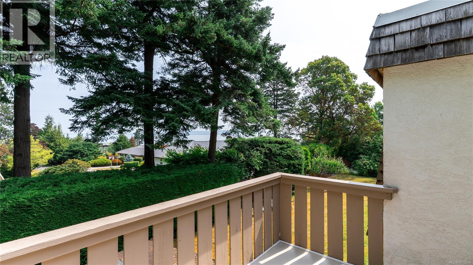  2059 Saltair Place, Saanich