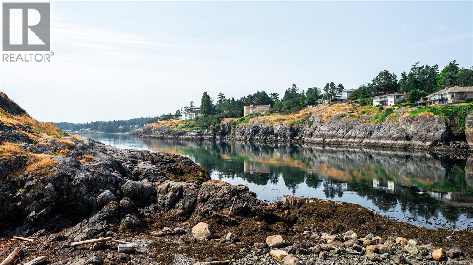  2059 Saltair Place, Saanich