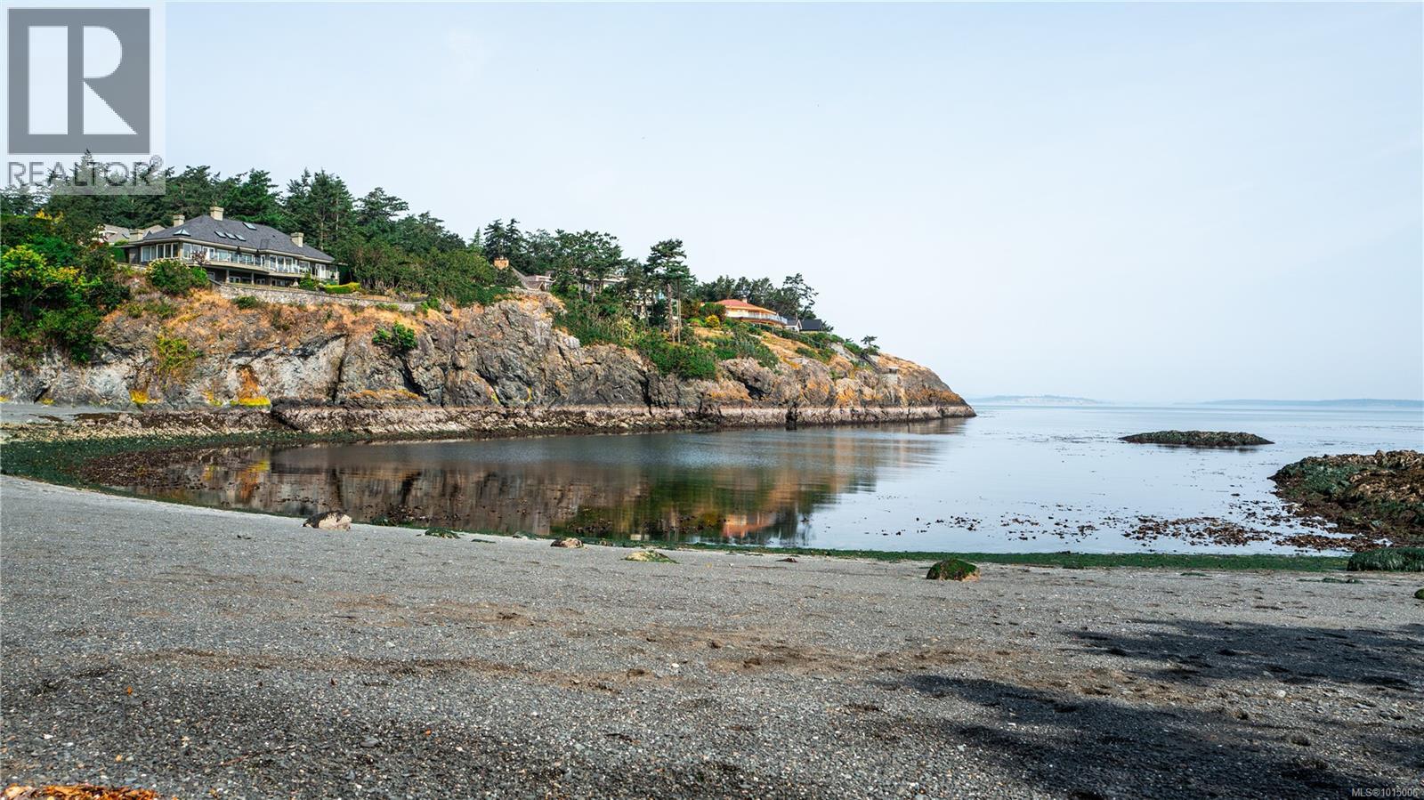  2059 Saltair Place, Saanich