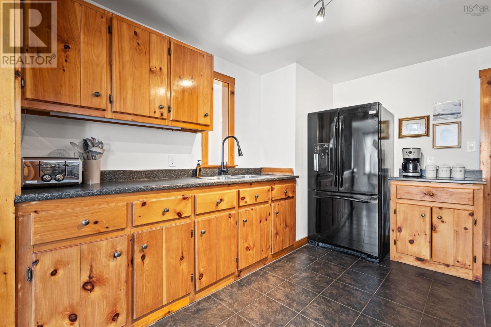 Property 16 of 38 of 202 Gaspereau Avenue