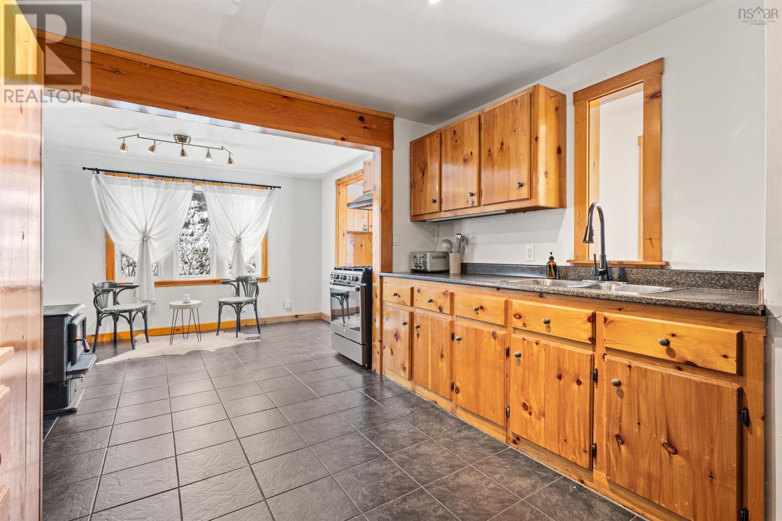 Property 18 of 38 of 202 Gaspereau Avenue