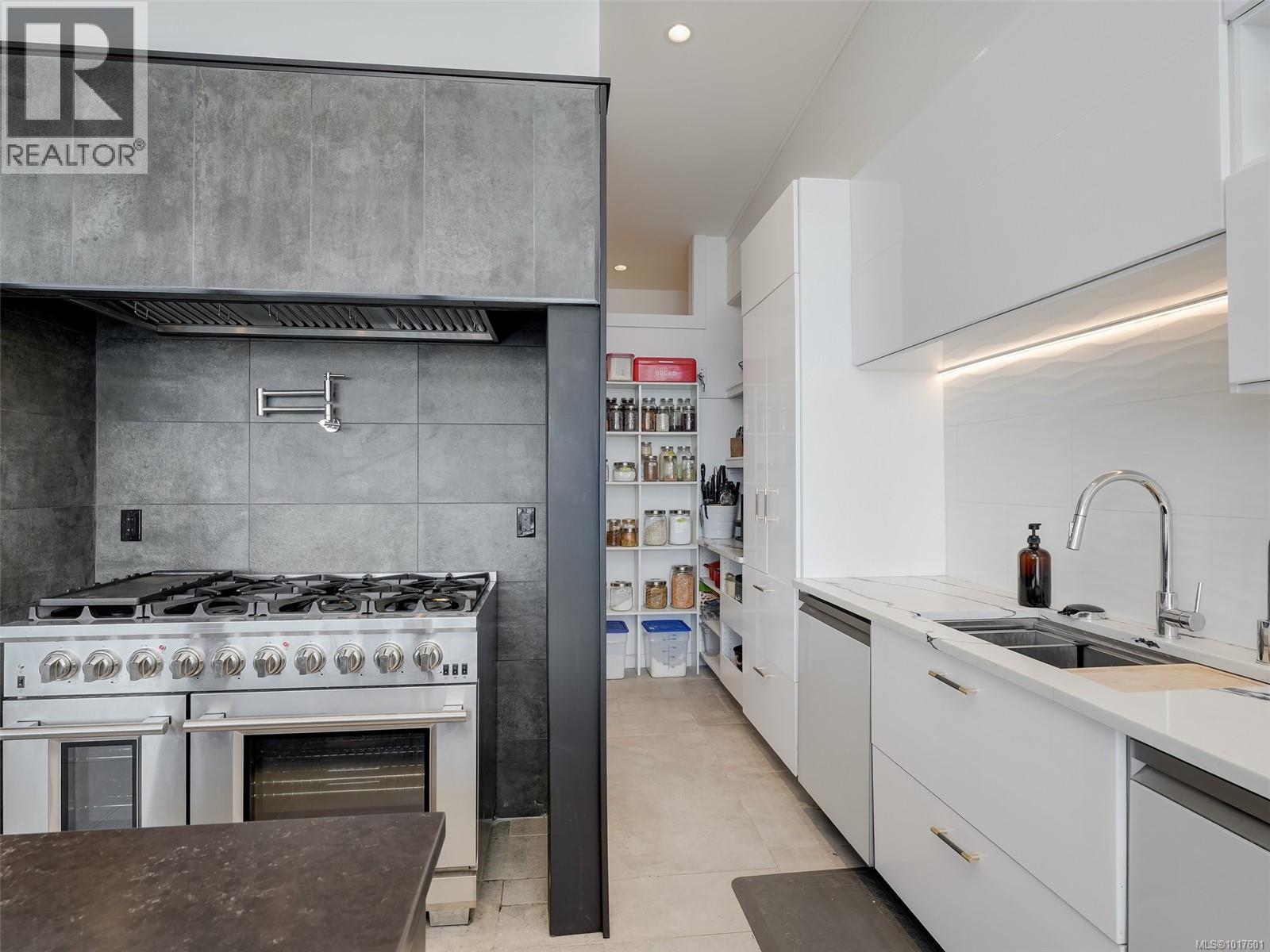 7551 OCEAN PARK PL - 14