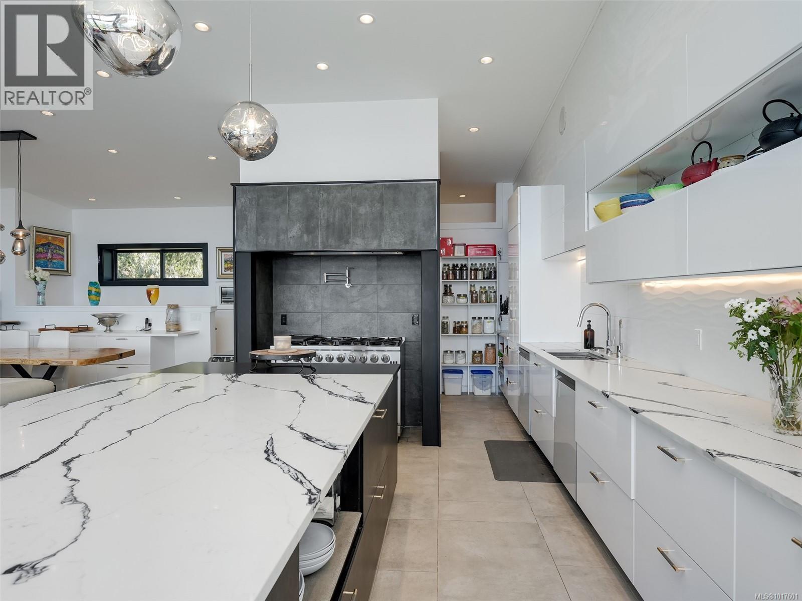 7551 OCEAN PARK PL - 11