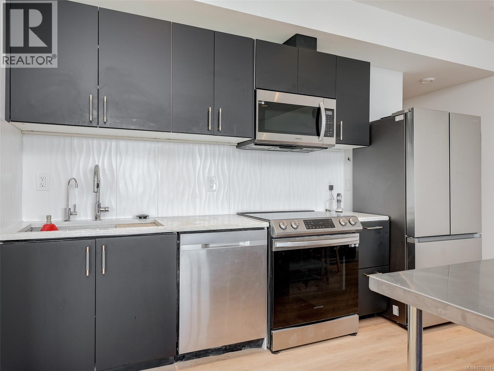 7551 OCEAN PARK PL - 27