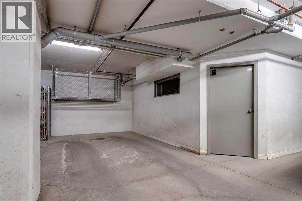 Single Family House for Sale in    Street NW Crescent Heights Calgary 