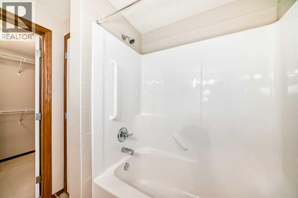 Single Family House for Sale in   Everstone Drive SW Evergreen Calgary 