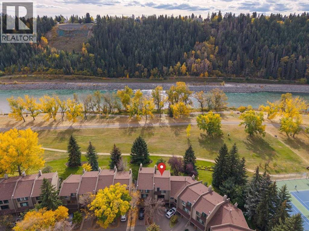 Single Family House 4 Level for Sale in  Point Mckay Road NW Point McKay Calgary 