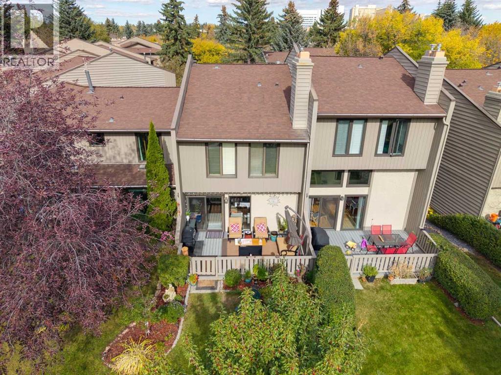 Single Family House 4 Level for Sale in  Point Mckay Road NW Point McKay Calgary 