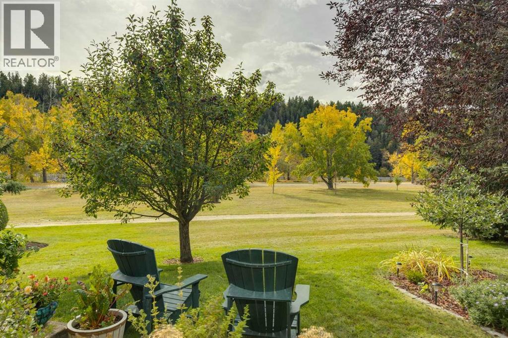 Single Family House 4 Level for Sale in  Point Mckay Road NW Point McKay Calgary 