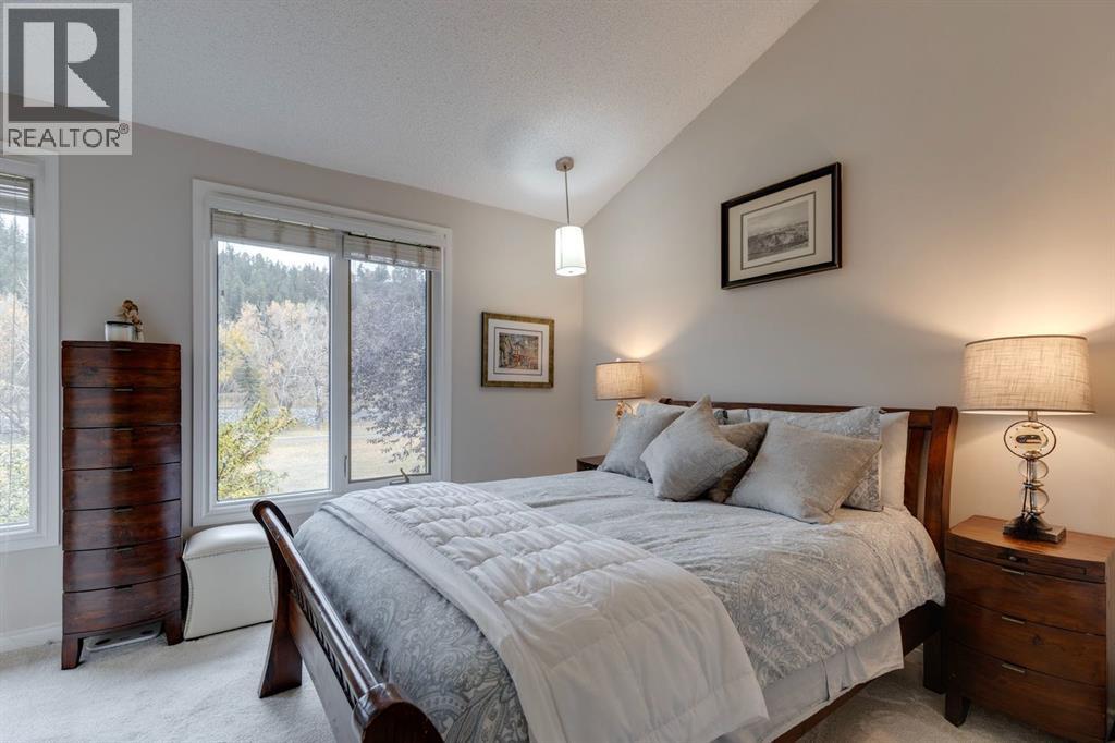 Single Family House 4 Level for Sale in  Point Mckay Road NW Point McKay Calgary 