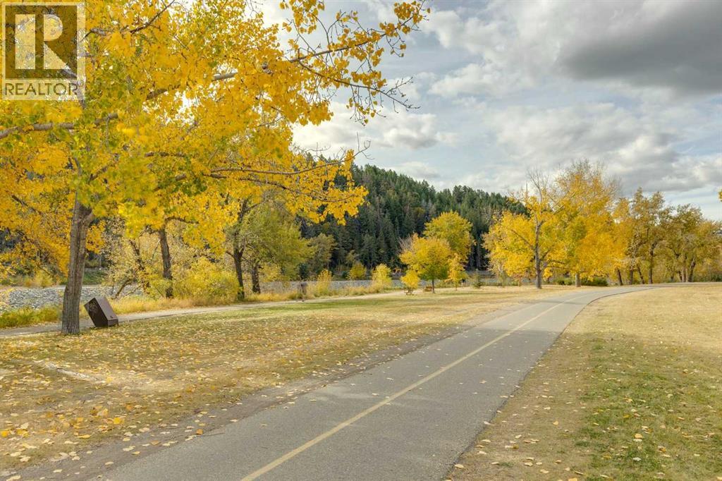 Single Family House 4 Level for Sale in  Point Mckay Road NW Point McKay Calgary 