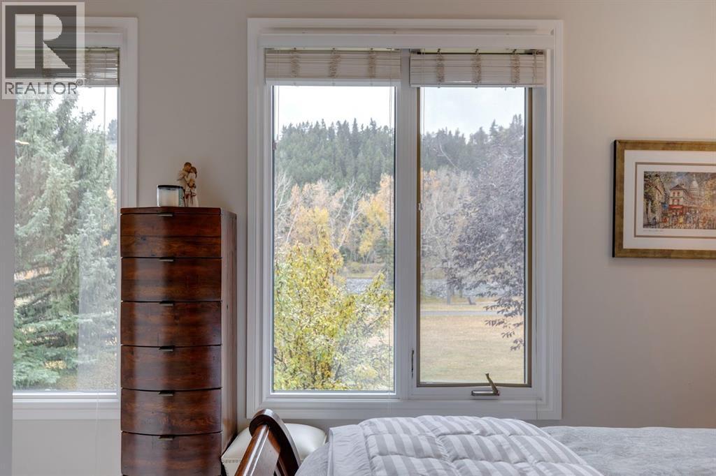 Single Family House 4 Level for Sale in  Point Mckay Road NW Point McKay Calgary 