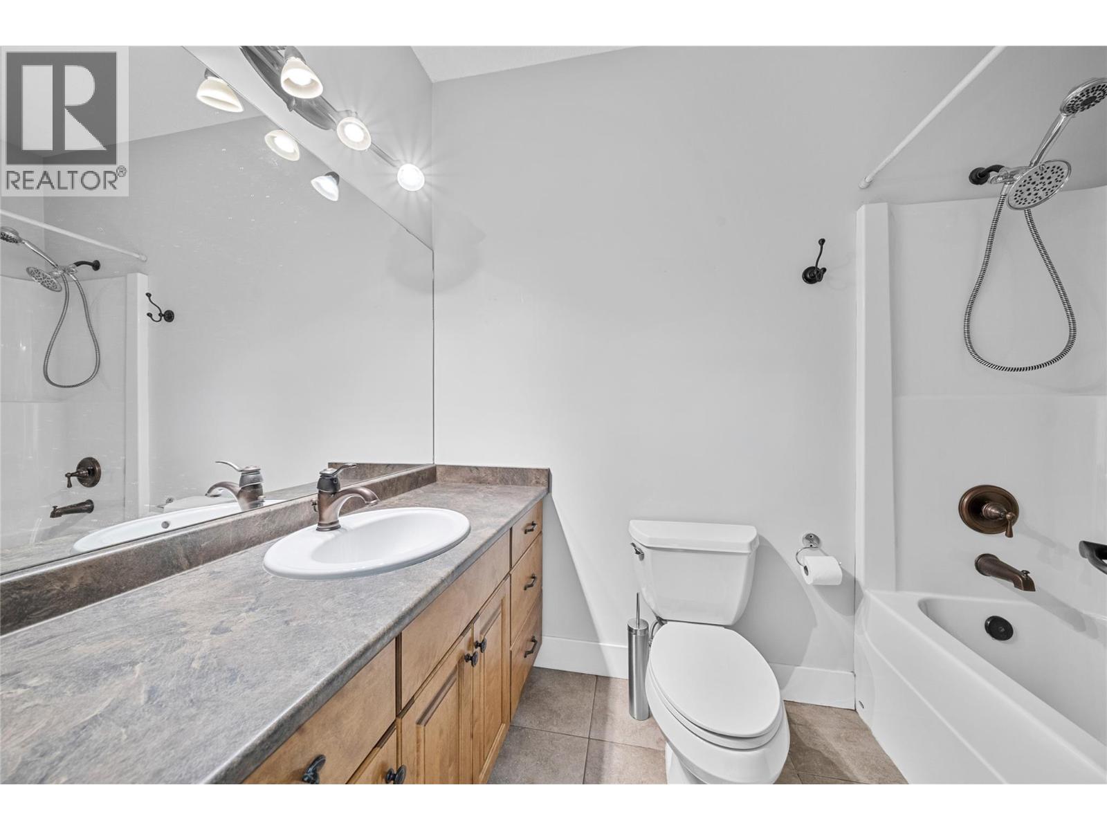 1660 22 Street NE, Salmon Arm