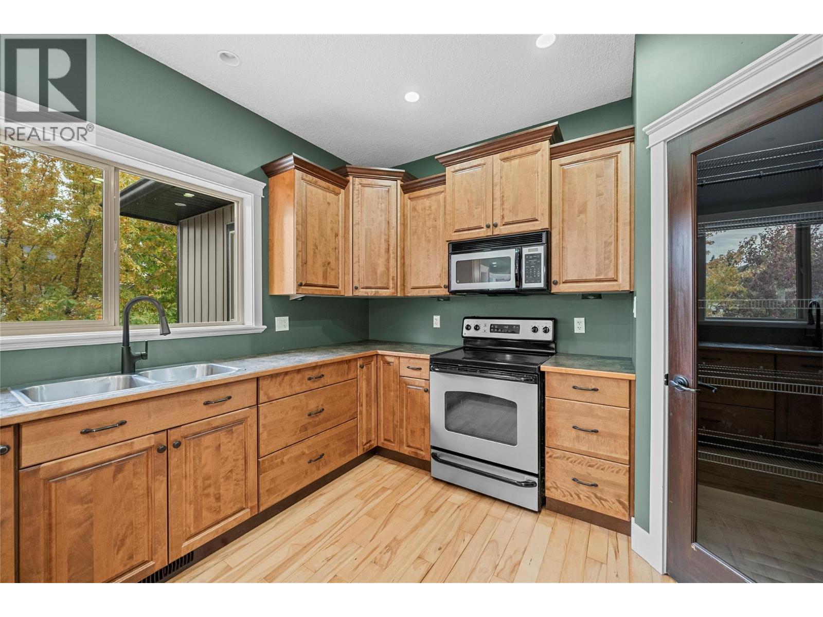 1660 22 Street NE, Salmon Arm