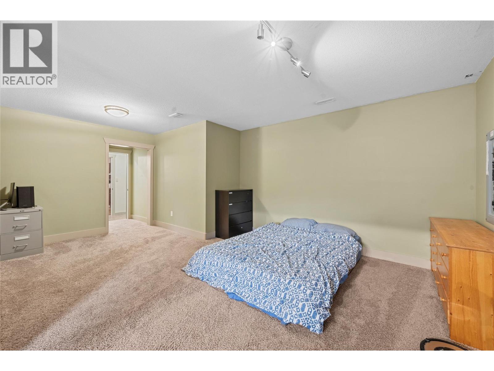 1660 22 Street NE, Salmon Arm