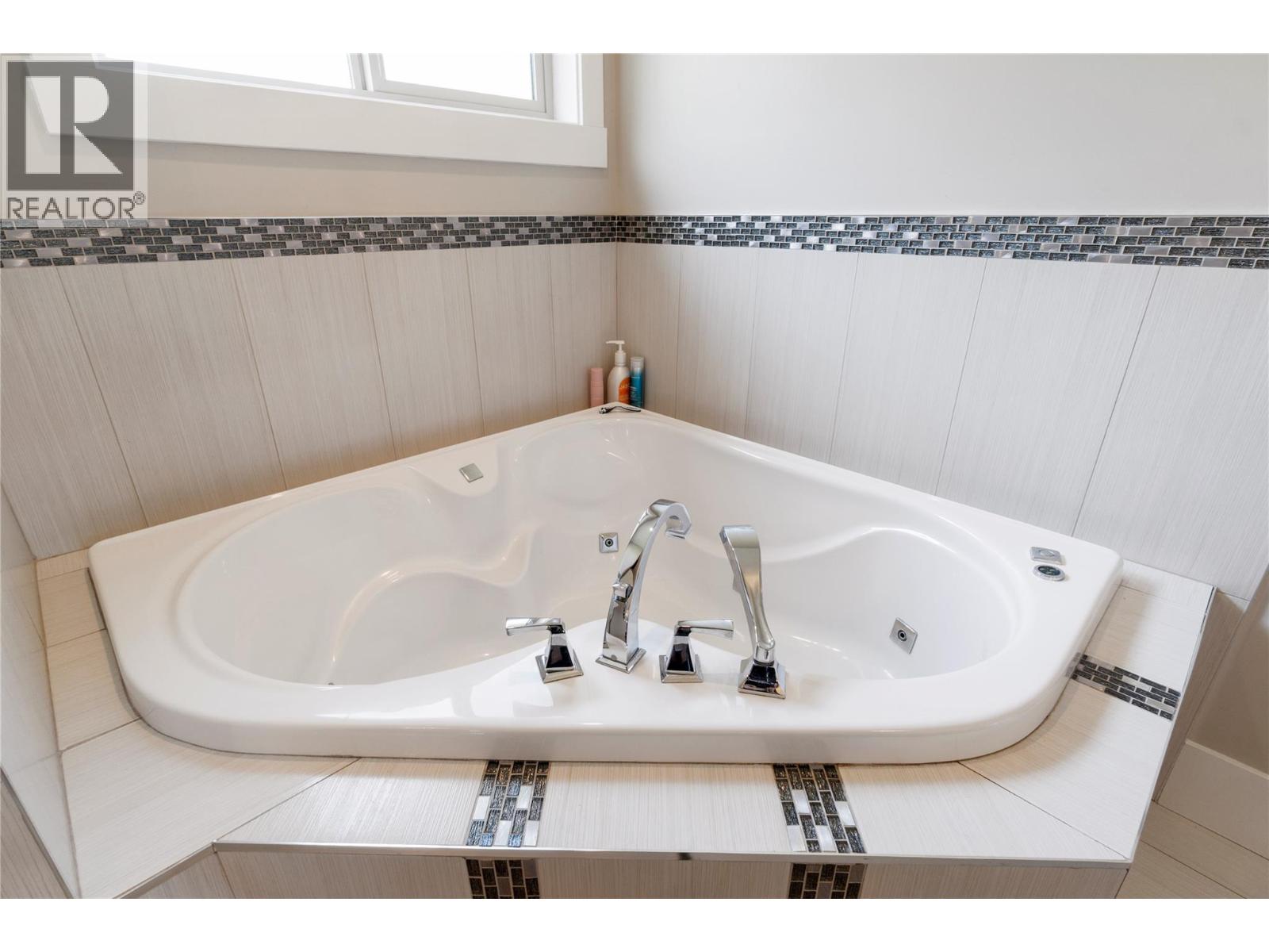  1180 Shuswap Street Southeast, Salmon Arm