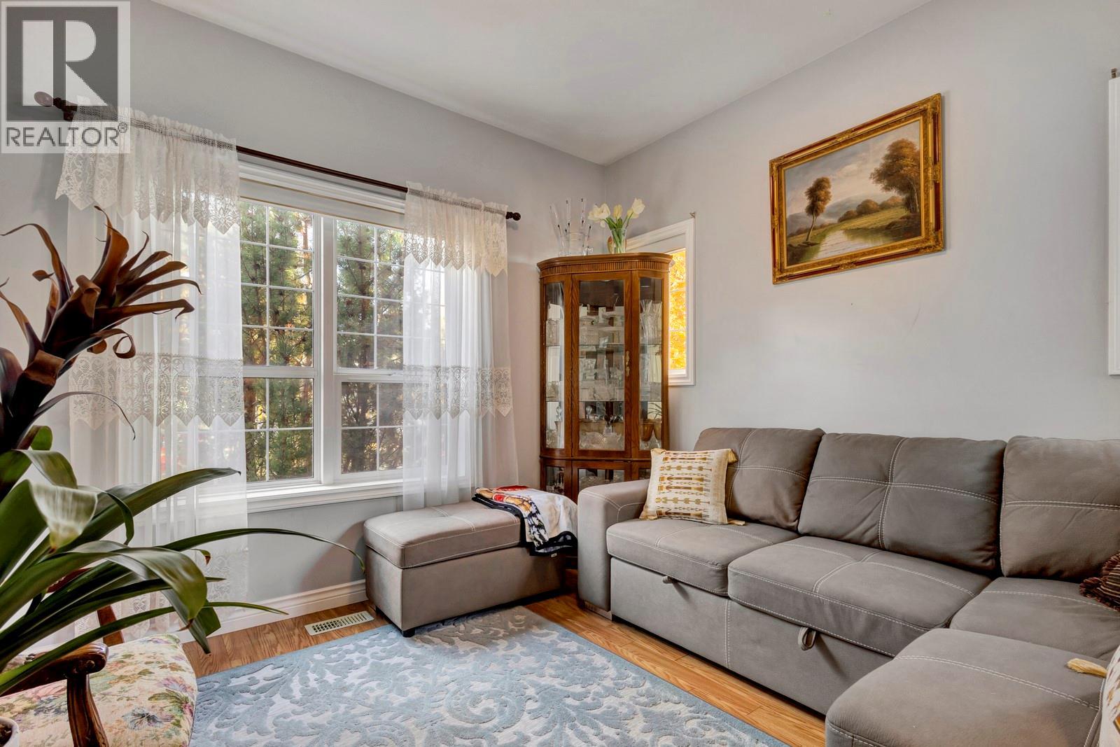  393 McCarren Avenue, Kelowna