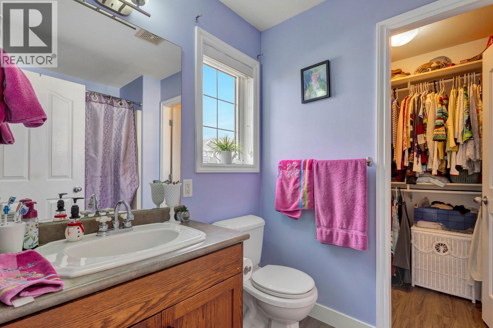  393 McCarren Avenue, Kelowna