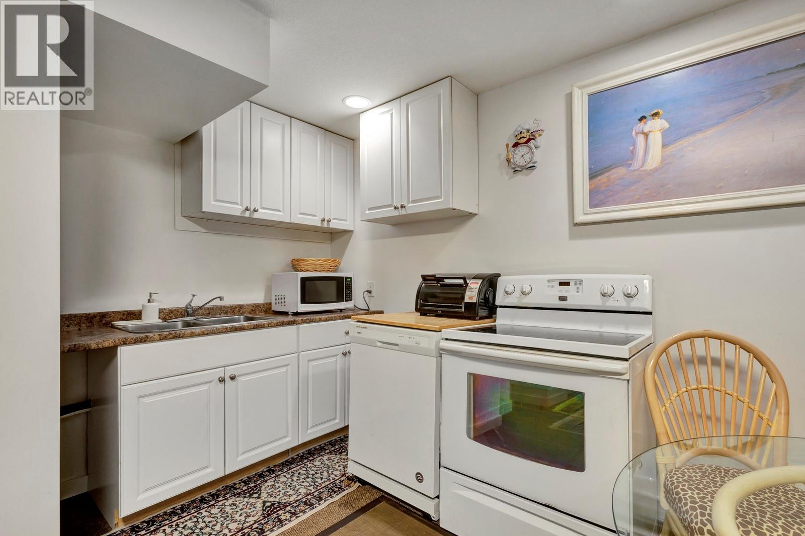  393 McCarren Avenue, Kelowna