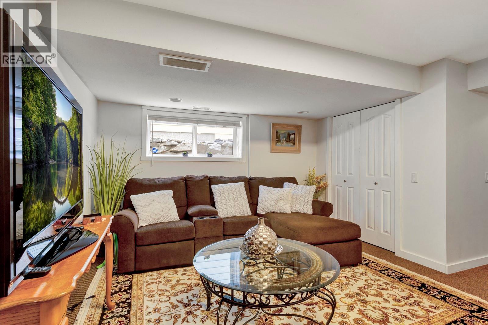  393 McCarren Avenue, Kelowna