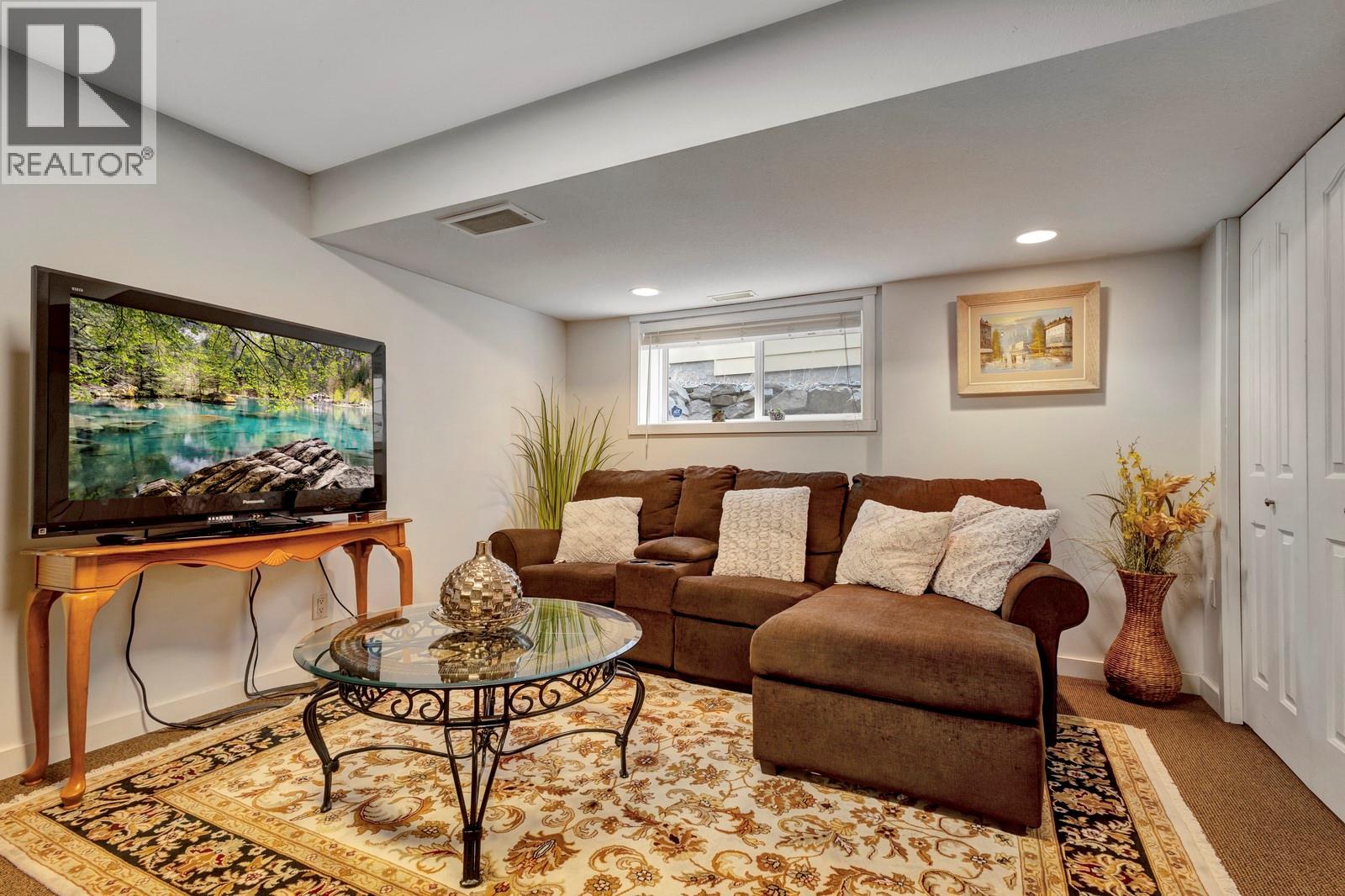  393 McCarren Avenue, Kelowna