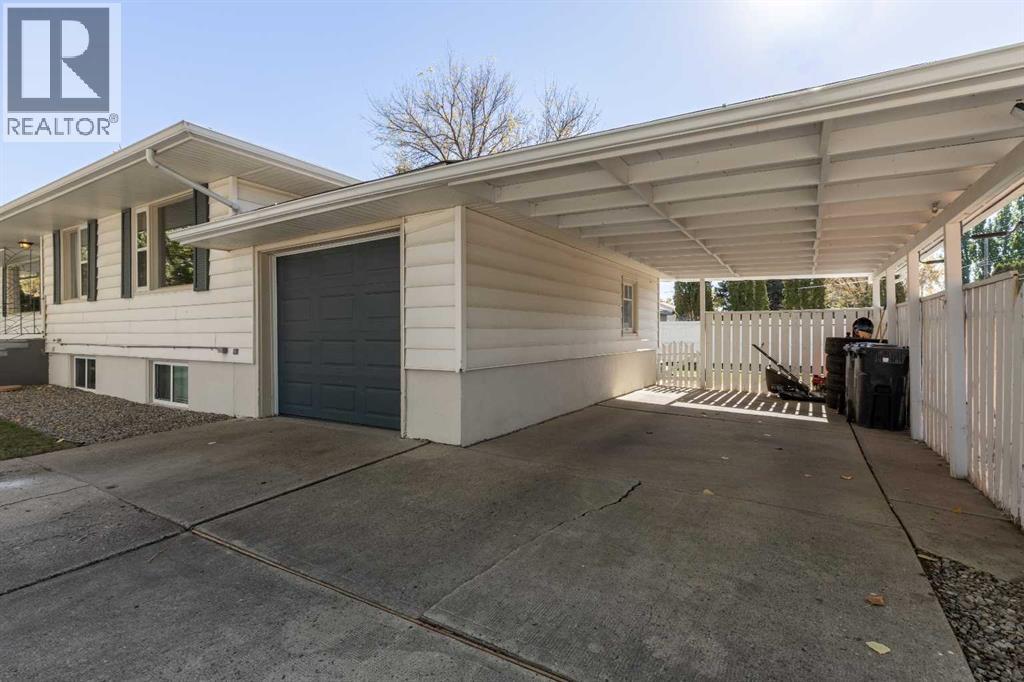 Single Family House Bungalow for Sale in   Avenue S Glendale Lethbridge 