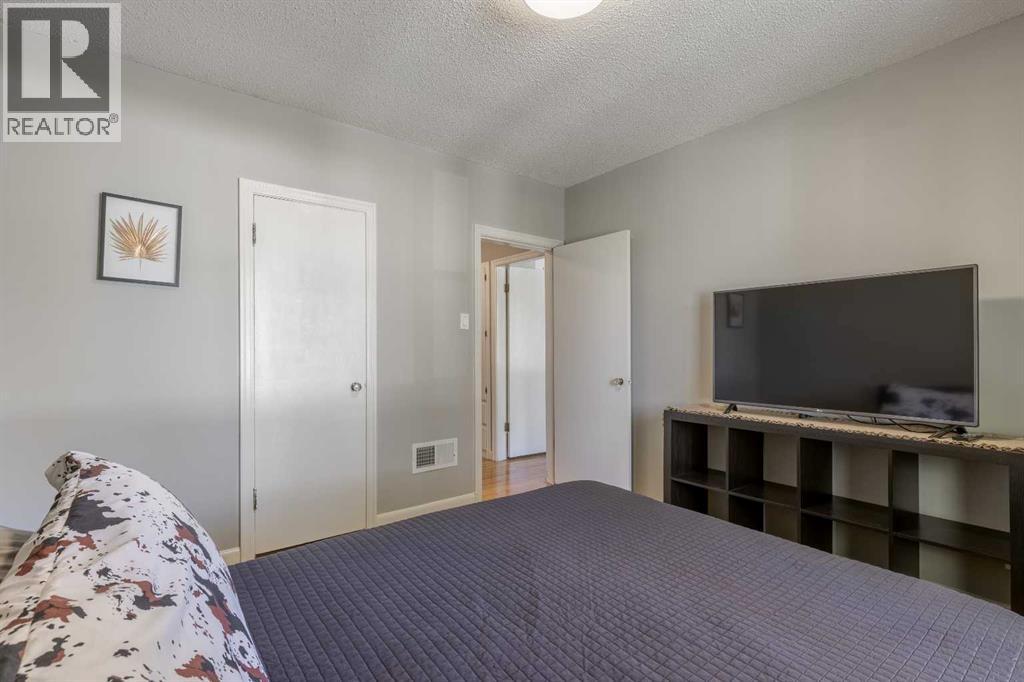 Single Family House Bungalow for Sale in   Avenue S Glendale Lethbridge 