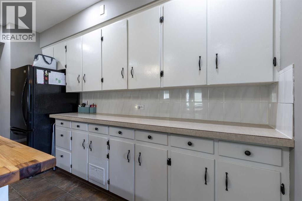 Single Family House Bungalow for Sale in   Avenue S Glendale Lethbridge 