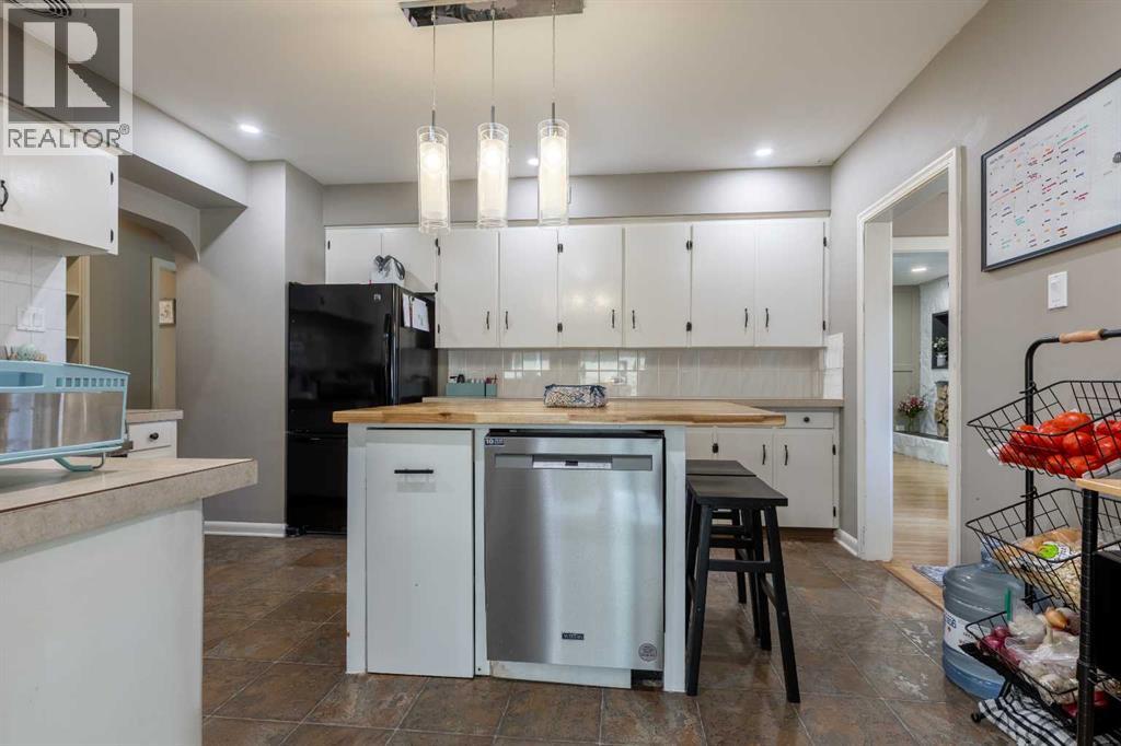 Single Family House Bungalow for Sale in   Avenue S Glendale Lethbridge 