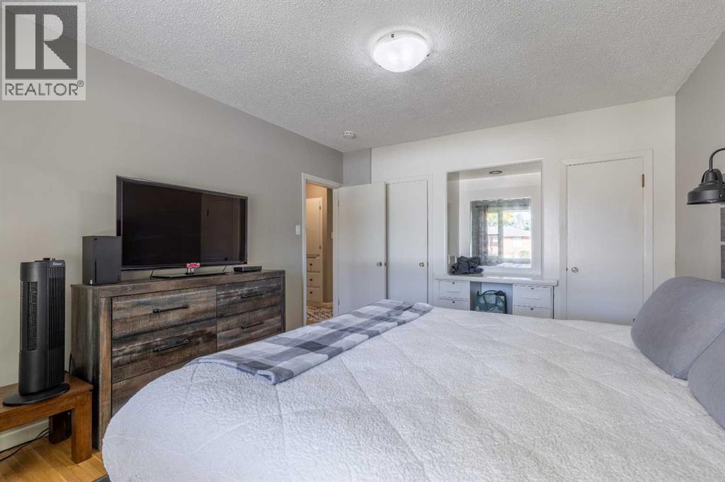 Single Family House Bungalow for Sale in   Avenue S Glendale Lethbridge 