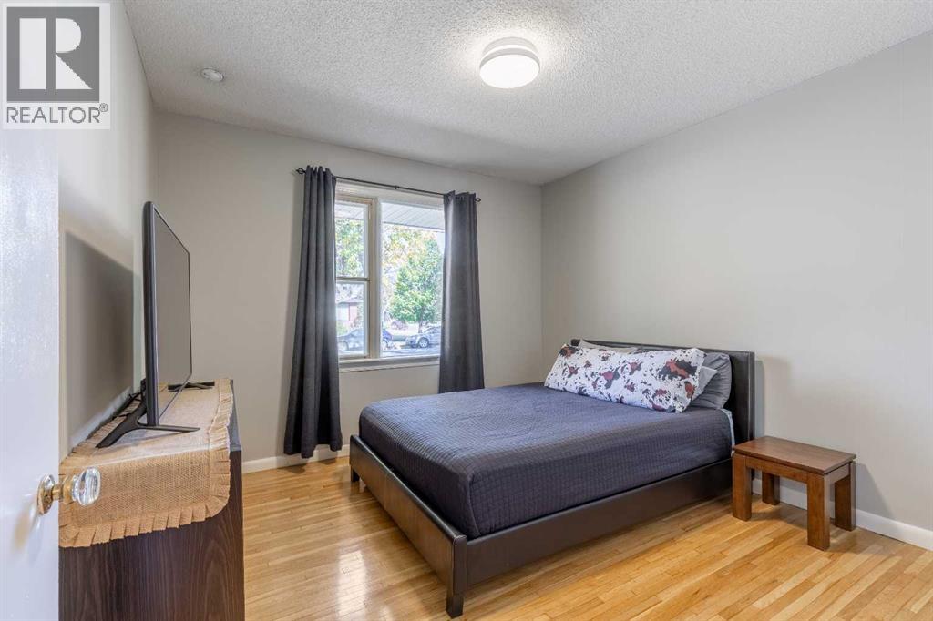 Single Family House Bungalow for Sale in   Avenue S Glendale Lethbridge 