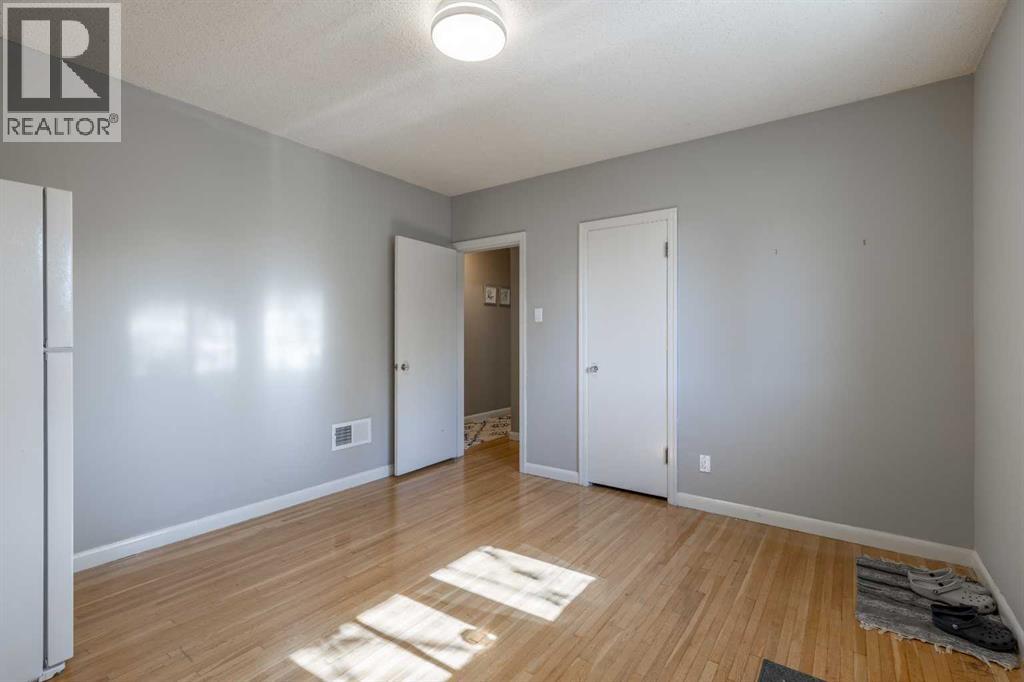 Single Family House Bungalow for Sale in   Avenue S Glendale Lethbridge 