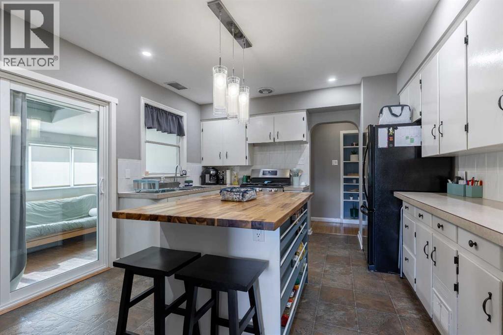 Single Family House Bungalow for Sale in   Avenue S Glendale Lethbridge 