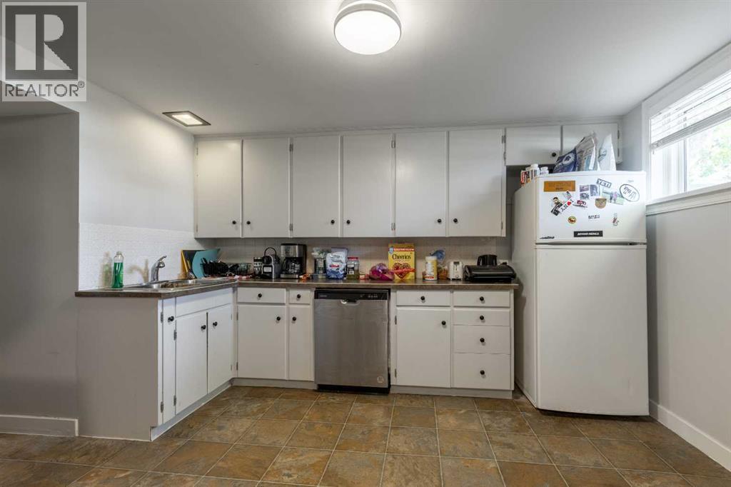 Single Family House Bungalow for Sale in   Avenue S Glendale Lethbridge 