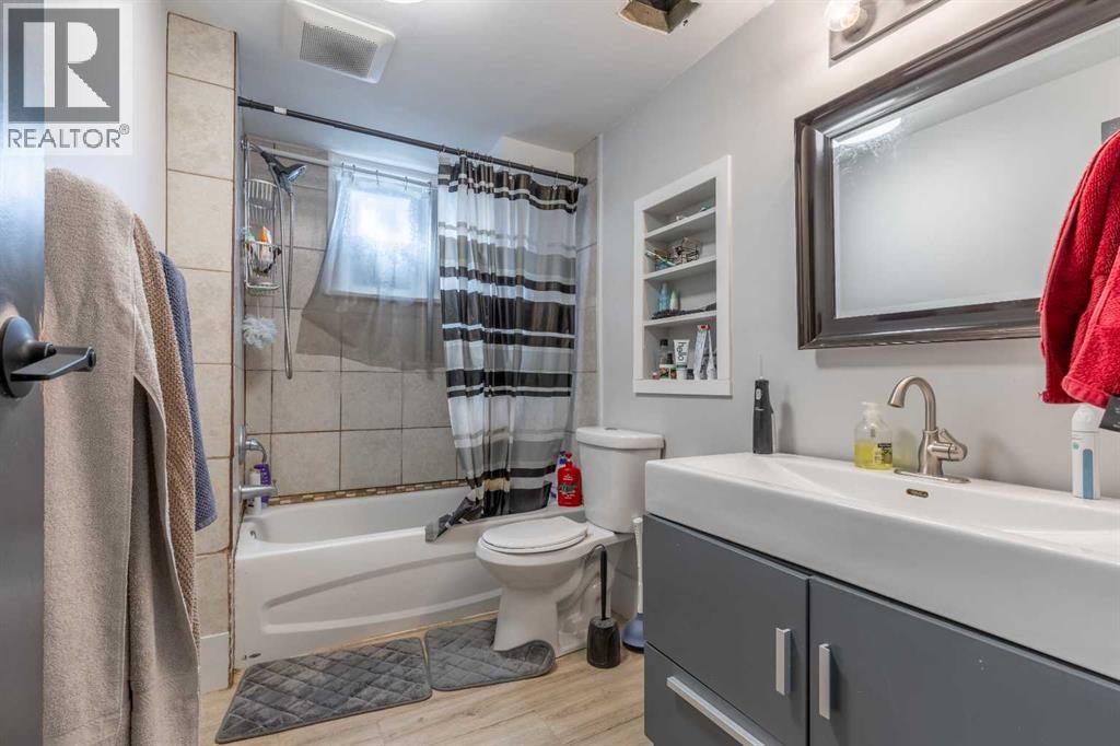 Single Family House Bungalow for Sale in   Avenue S Glendale Lethbridge 